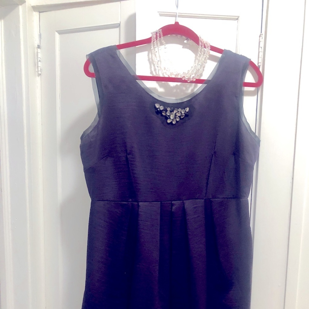 Sheath middi sleeveless stretch trim comfortable classy sparkling